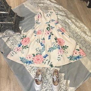 Floral summer dress with zipper back